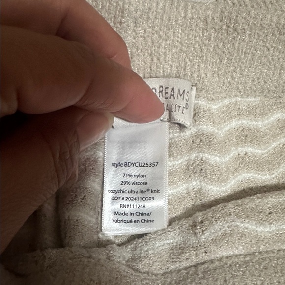 Barefoot Dreams CozyChic Ultra Lite Wavy Shorts and Matching Top in Stone/Pearl - Picture 7 of 8